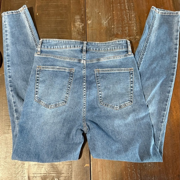 Wild Fable Highest Rise Skinny Distressed Jeans Size 8  EUC - Picture 4 of 4